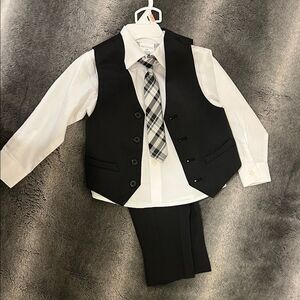 Van Heusen Black and White Toddler Boy Matching Set NWOT Size 2T